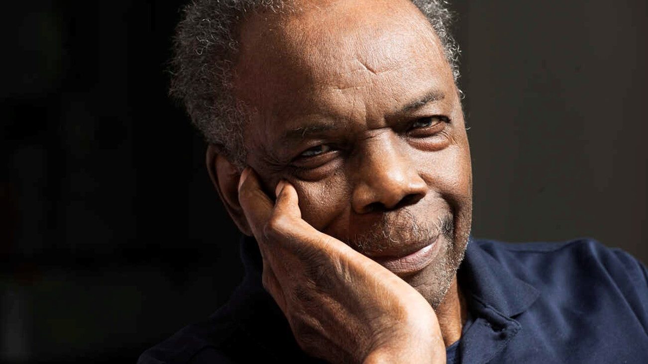 Sam Gilliam 1 e1661977873593 2.jpg